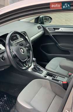 Хэтчбек Volkswagen e-Golf 2015 в 