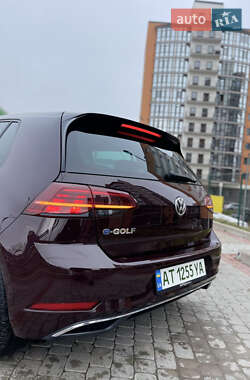 Хэтчбек Volkswagen e-Golf 2017 в 