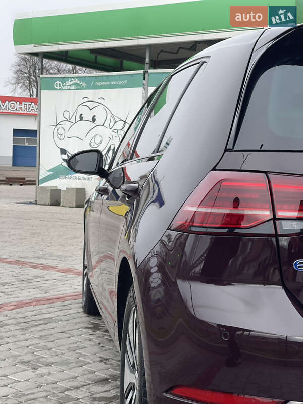 Хетчбек Volkswagen e-Golf 2017 в Івано-Франківську