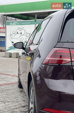 Хэтчбек Volkswagen e-Golf 2017 в 