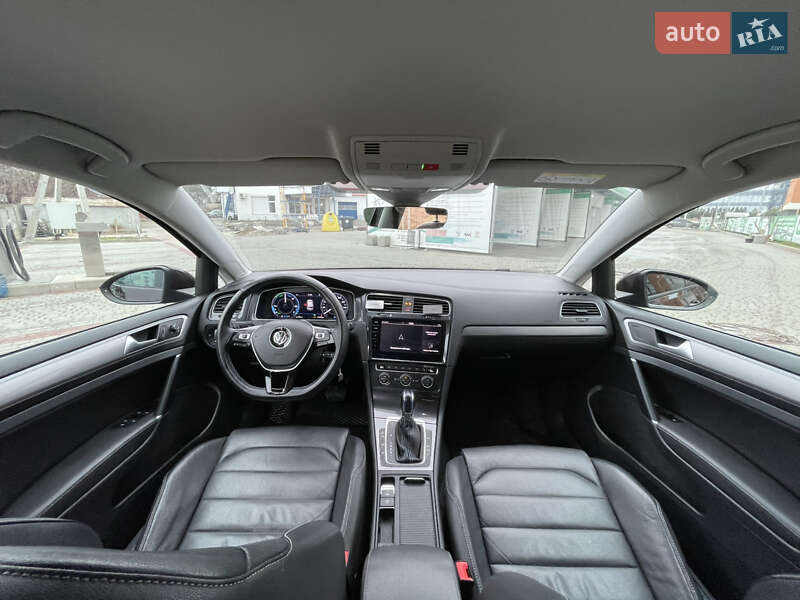 Хетчбек Volkswagen e-Golf 2017 в Івано-Франківську