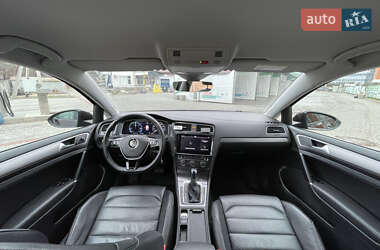Хэтчбек Volkswagen e-Golf 2017 в 
