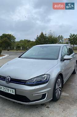 Хэтчбек Volkswagen e-Golf 2015 в Киеве