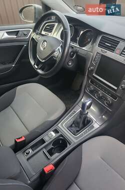 Хэтчбек Volkswagen e-Golf 2015 в 