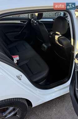 Хэтчбек Volkswagen e-Golf 2015 в 