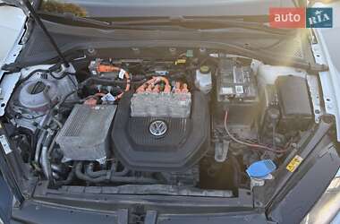 Хэтчбек Volkswagen e-Golf 2015 в 