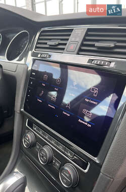Хэтчбек Volkswagen e-Golf 2020 в 