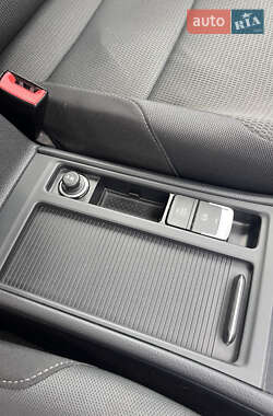 Хэтчбек Volkswagen e-Golf 2020 в 
