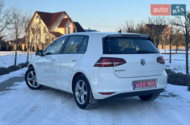 Хетчбек Volkswagen e-Golf 2015 в Сарнах