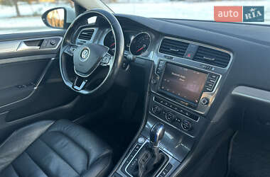 Хетчбек Volkswagen e-Golf 2015 в Сарнах