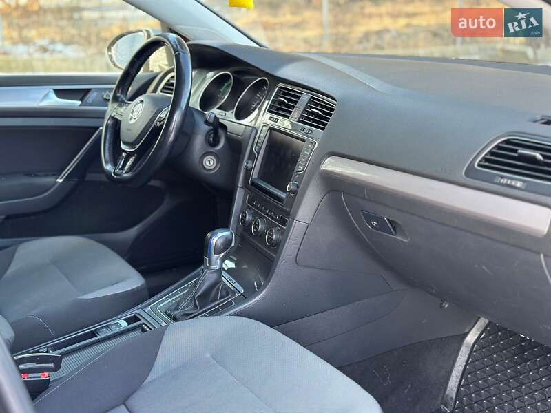 Хэтчбек Volkswagen e-Golf 2015 в Виннице