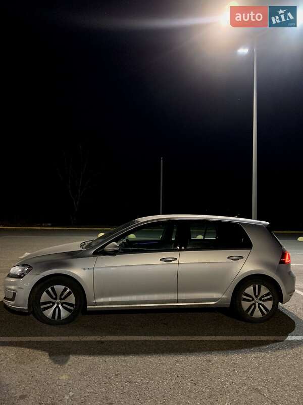 Хэтчбек Volkswagen e-Golf 2015 в Черновцах