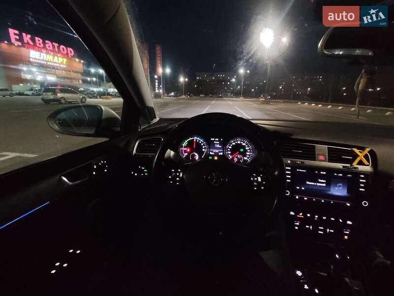 Хэтчбек Volkswagen e-Golf 2015 в Черновцах