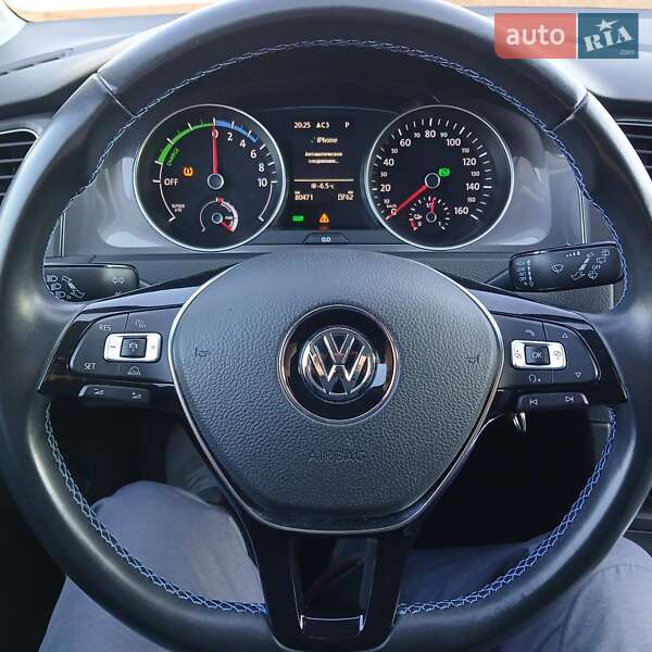 Хэтчбек Volkswagen e-Golf 2014 в Гайсине
