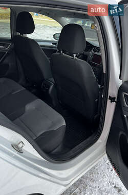 Хэтчбек Volkswagen e-Golf 2014 в 