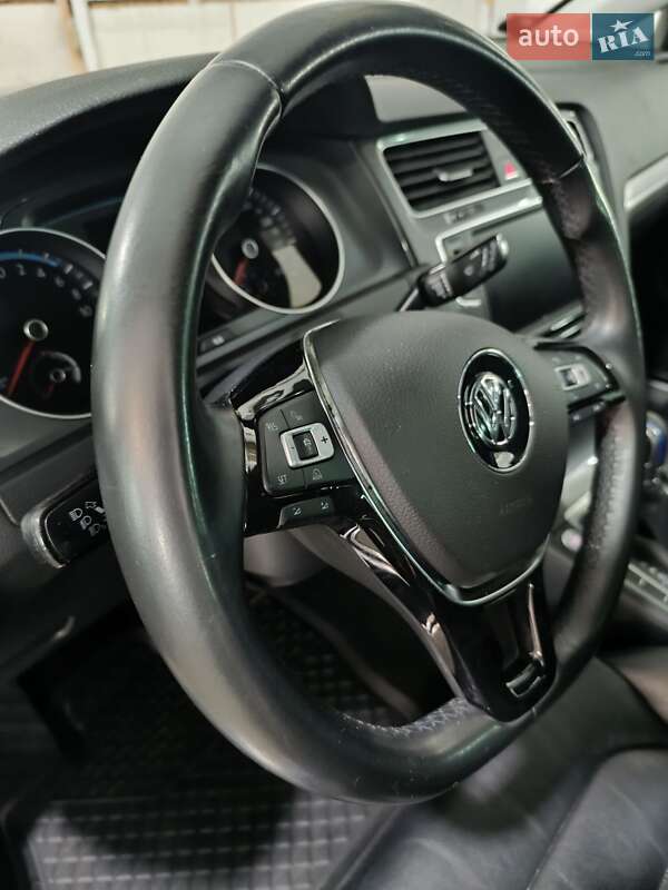 Хэтчбек Volkswagen e-Golf 2016 в Ровно фото 85 Хэтчбек Volkswagen e-Golf 2016 в Ровно