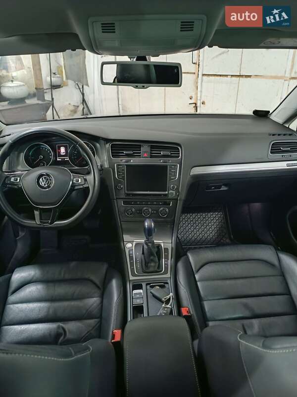 Хэтчбек Volkswagen e-Golf 2016 в Ровно фото 97 Хэтчбек Volkswagen e-Golf 2016 в Ровно