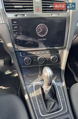 Хетчбек Volkswagen e-Golf 2021 в 