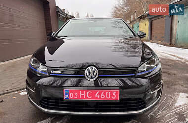 Хетчбек Volkswagen e-Golf 2015 в Києві