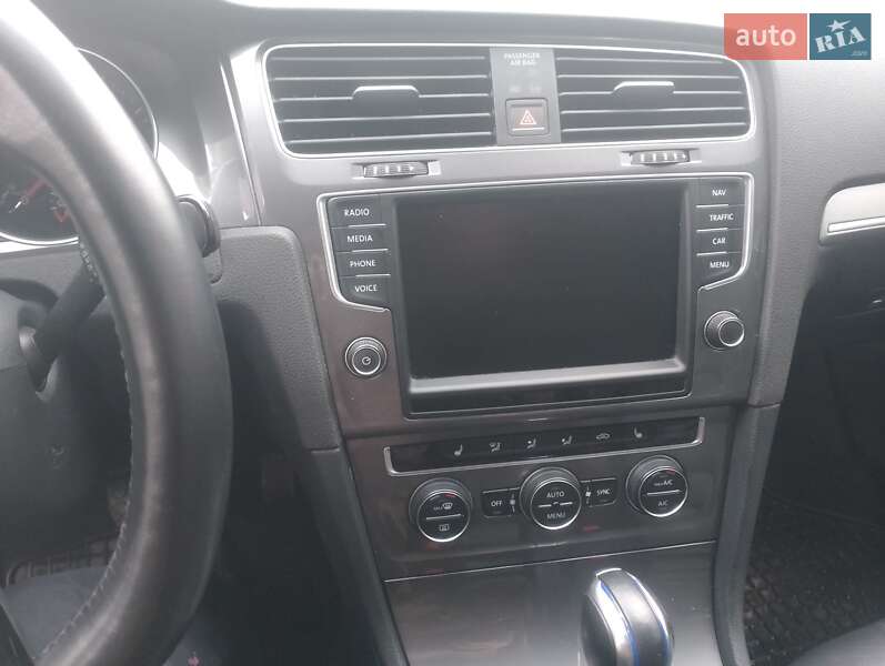 Хэтчбек Volkswagen e-Golf 2015 в Звягеле фото 7 Хэтчбек Volkswagen e-Golf 2015 в Звягеле