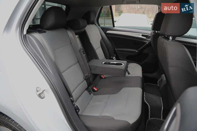 Хэтчбек Volkswagen e-Golf 2016 в Харькове