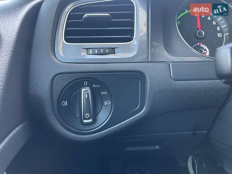 Хетчбек Volkswagen e-Golf 2015 в Хмельницькому