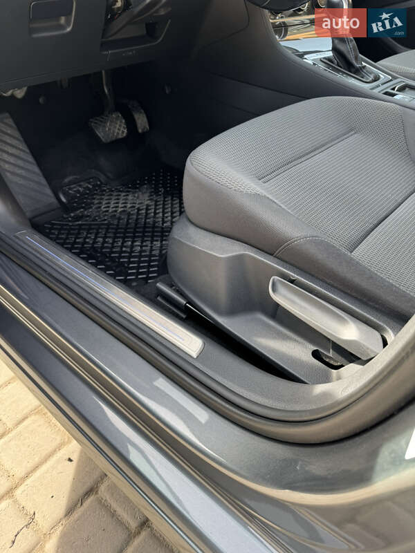 Хэтчбек Volkswagen e-Golf 2019 в Шполе