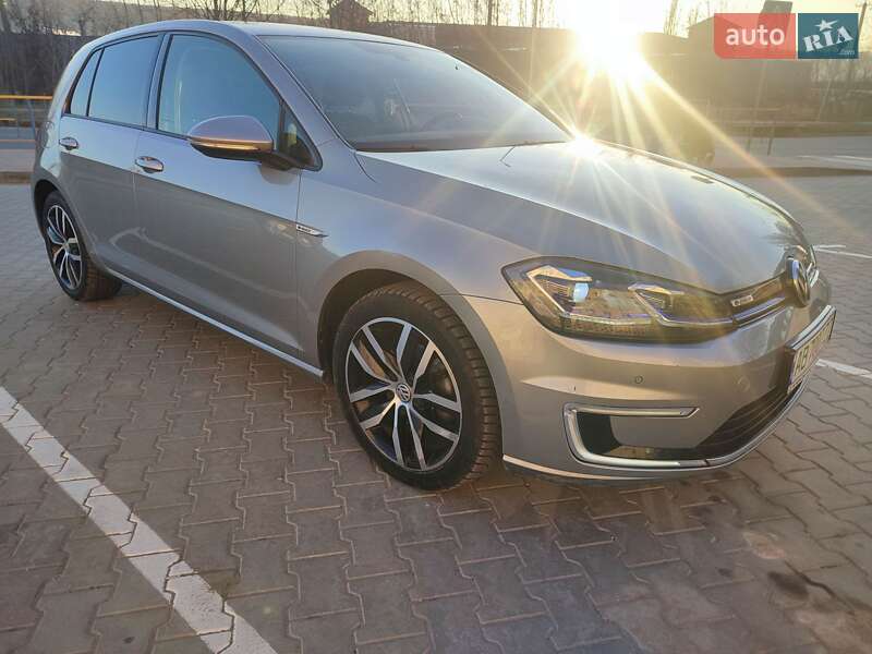 Хэтчбек Volkswagen e-Golf 2017 в Могилев-Подольске