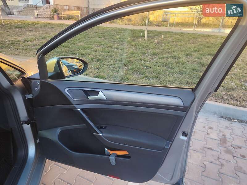 Хэтчбек Volkswagen e-Golf 2017 в Могилев-Подольске