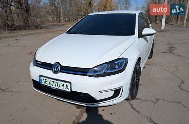 Хетчбек Volkswagen e-Golf 2018 в 