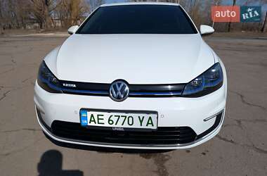 Хетчбек Volkswagen e-Golf 2018 в 