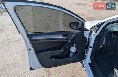 Хетчбек Volkswagen e-Golf 2018 в 