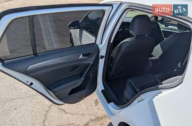 Хетчбек Volkswagen e-Golf 2018 в 