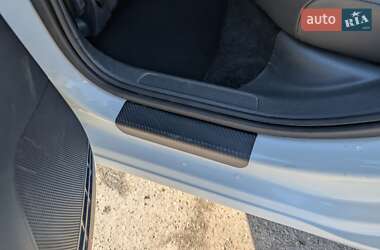 Хетчбек Volkswagen e-Golf 2018 в 