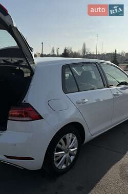 Хетчбек Volkswagen e-Golf 2020 в 