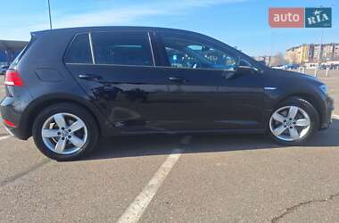 Хэтчбек Volkswagen e-Golf 2017 в 