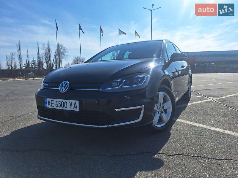 Хэтчбек Volkswagen e-Golf 2017 в 