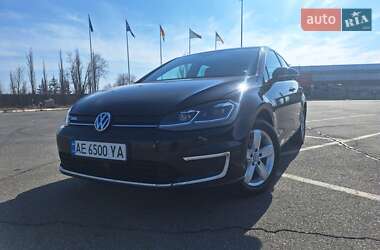 Хэтчбек Volkswagen e-Golf 2017 в 