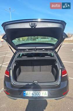 Хэтчбек Volkswagen e-Golf 2017 в 