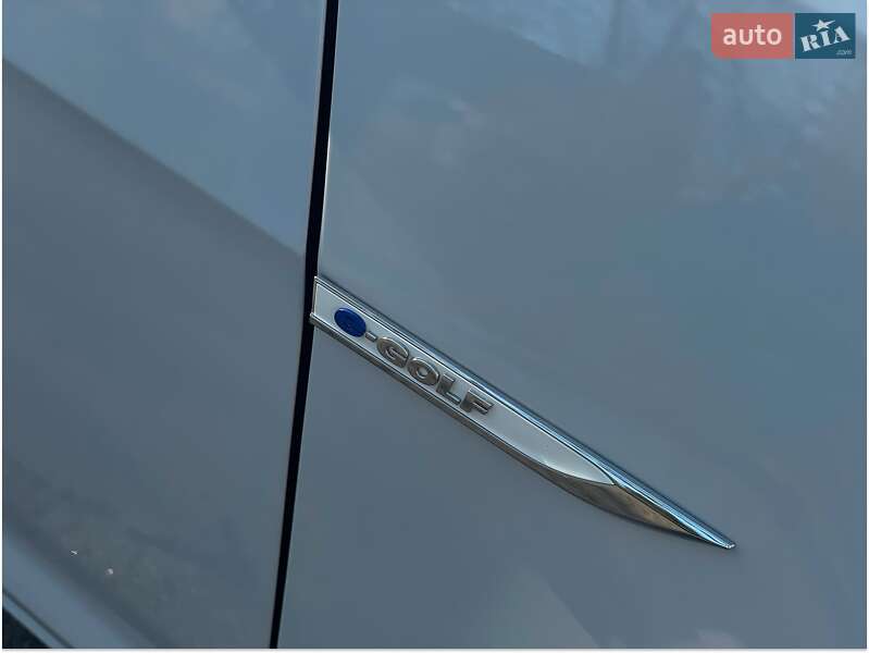 Хэтчбек Volkswagen e-Golf 2018 в Киеве
