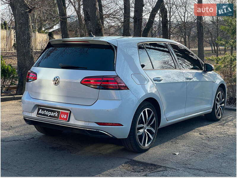Хэтчбек Volkswagen e-Golf 2018 в Киеве