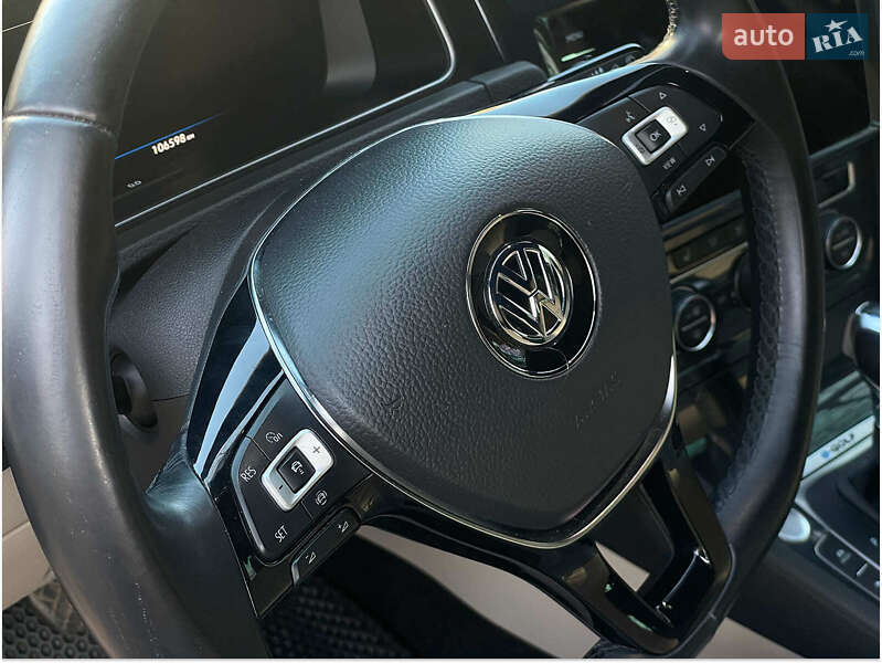 Хэтчбек Volkswagen e-Golf 2018 в Киеве