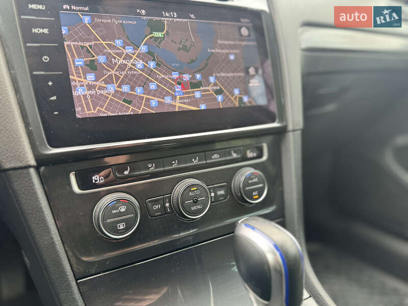 Хэтчбек Volkswagen e-Golf 2017 в Николаеве