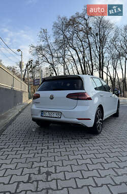 Хэтчбек Volkswagen e-Golf 2018 в 