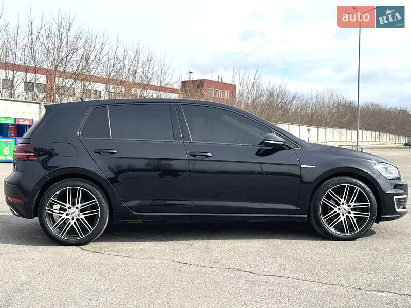 Хетчбек Volkswagen e-Golf 2017 в Харкові