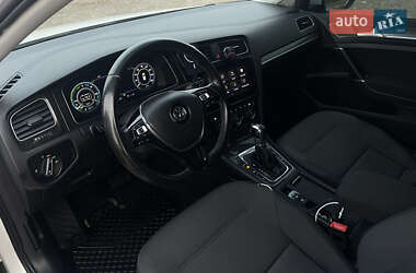 Хетчбек Volkswagen e-Golf 2018 в 