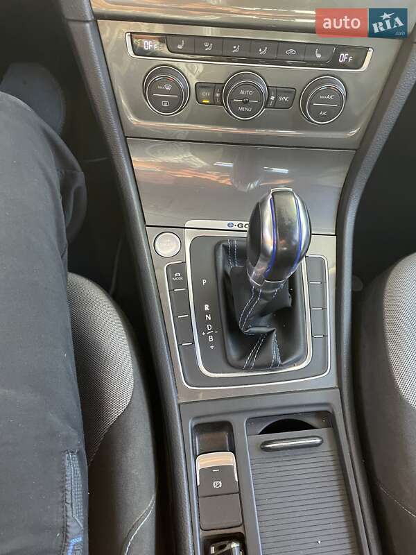 Хэтчбек Volkswagen e-Golf 2016 в Кривом Роге