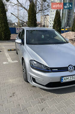 Хетчбек Volkswagen e-Golf 2016 в 