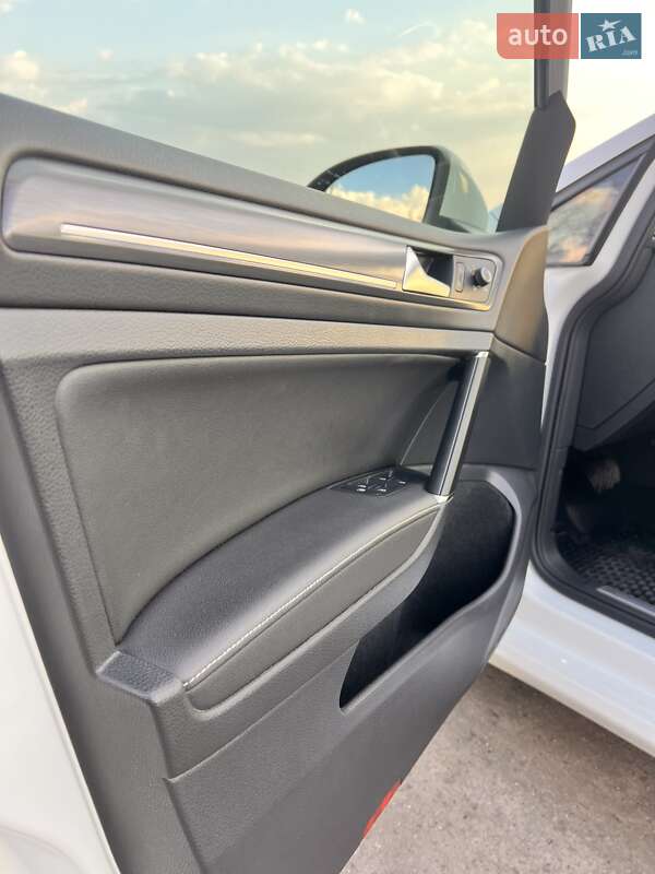 Хетчбек Volkswagen e-Golf 2017 в Полтаві