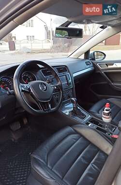 Хэтчбек Volkswagen e-Golf 2016 в 